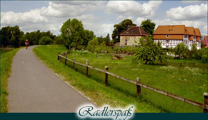 Elberadweg, mit dem Fahrrad am Hotel und Restaurant ElbRivera