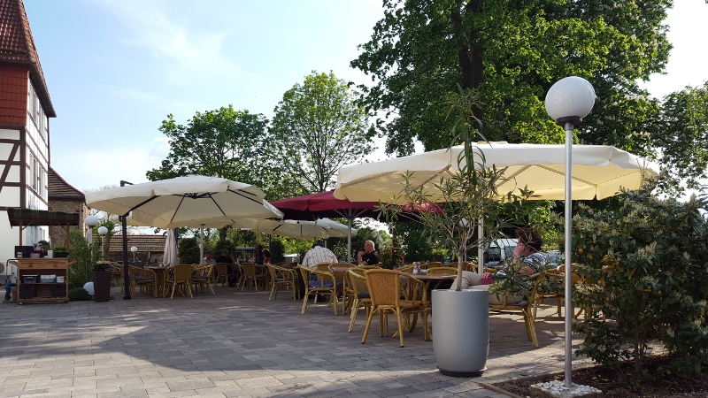 Biergarten im ElbRivera Restaurant in Magdeburg