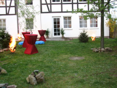 Feier mit Feuerkörben im ElbRivera Hotel Magdeburg