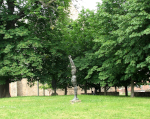 Skulptur im Park in der Nähe des ElbRivera Hotel Magdeburg
