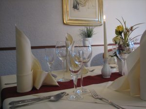 candle-light-dinner im ElbRivera Hotel Magdeburg