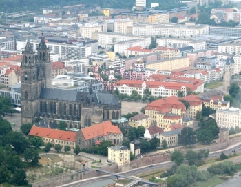 Magdeburger Domansicht aus der Luft in der Nähe des ElbRivera Hotel Magdeburg