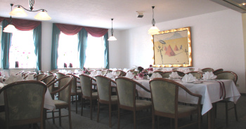 Tafel für Familienfeier im ElbRivera Restaurant Magdeburg