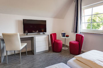 Laungebereich im Superiorzimmer im ElbRivera Hotel Magdeburg